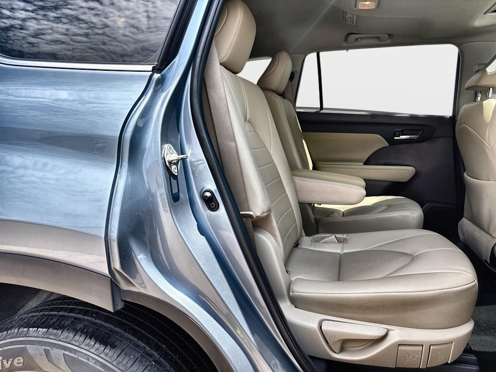 Thumbnail: 2022 Toyota Highlander - 27