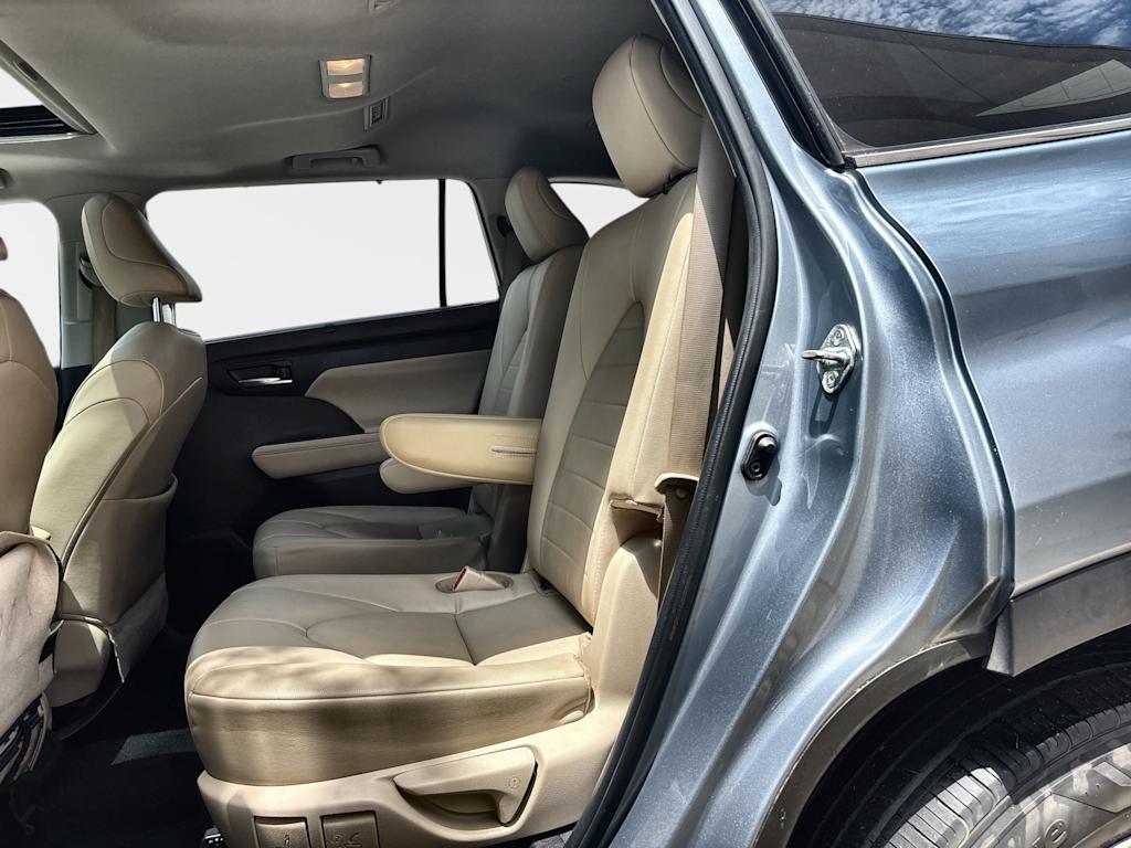 Thumbnail: 2022 Toyota Highlander - 13