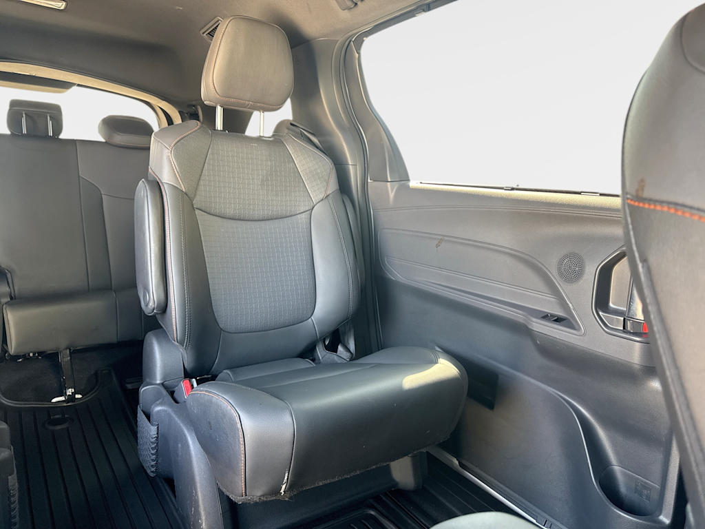Thumbnail: 2021 Toyota Sienna - 23