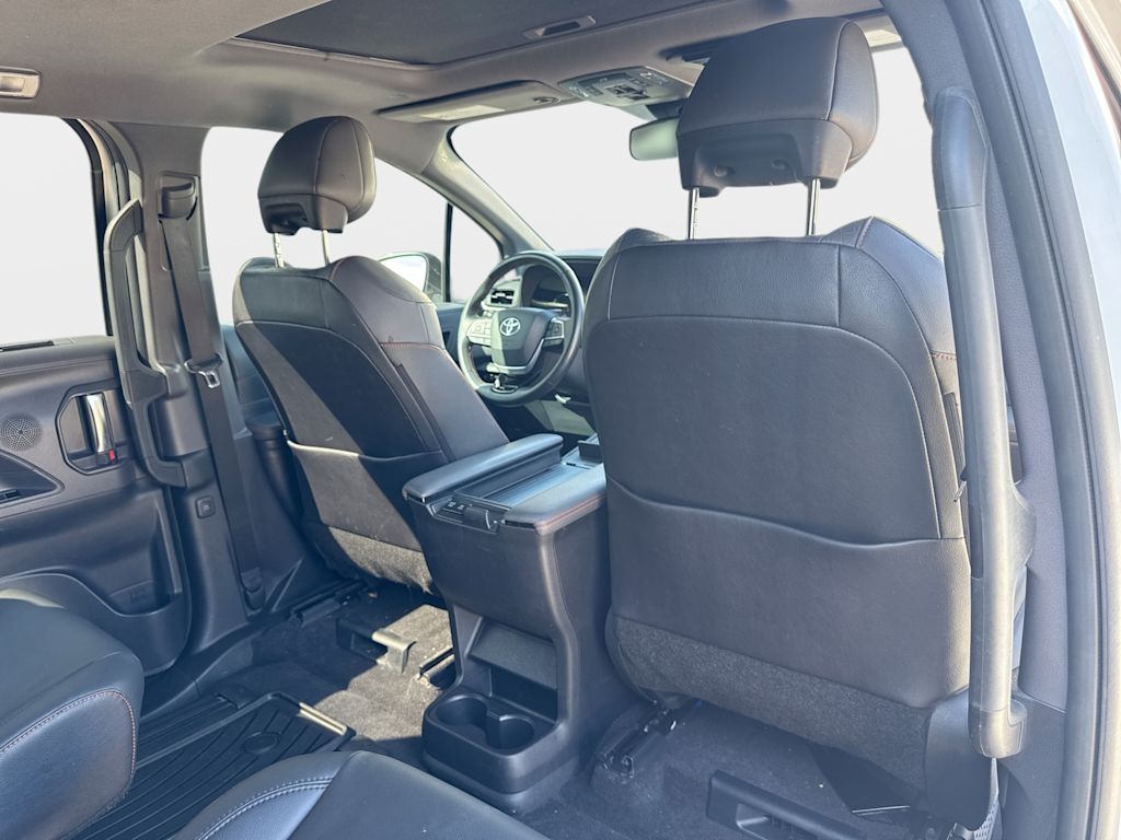 Thumbnail: 2021 Toyota Sienna - 26