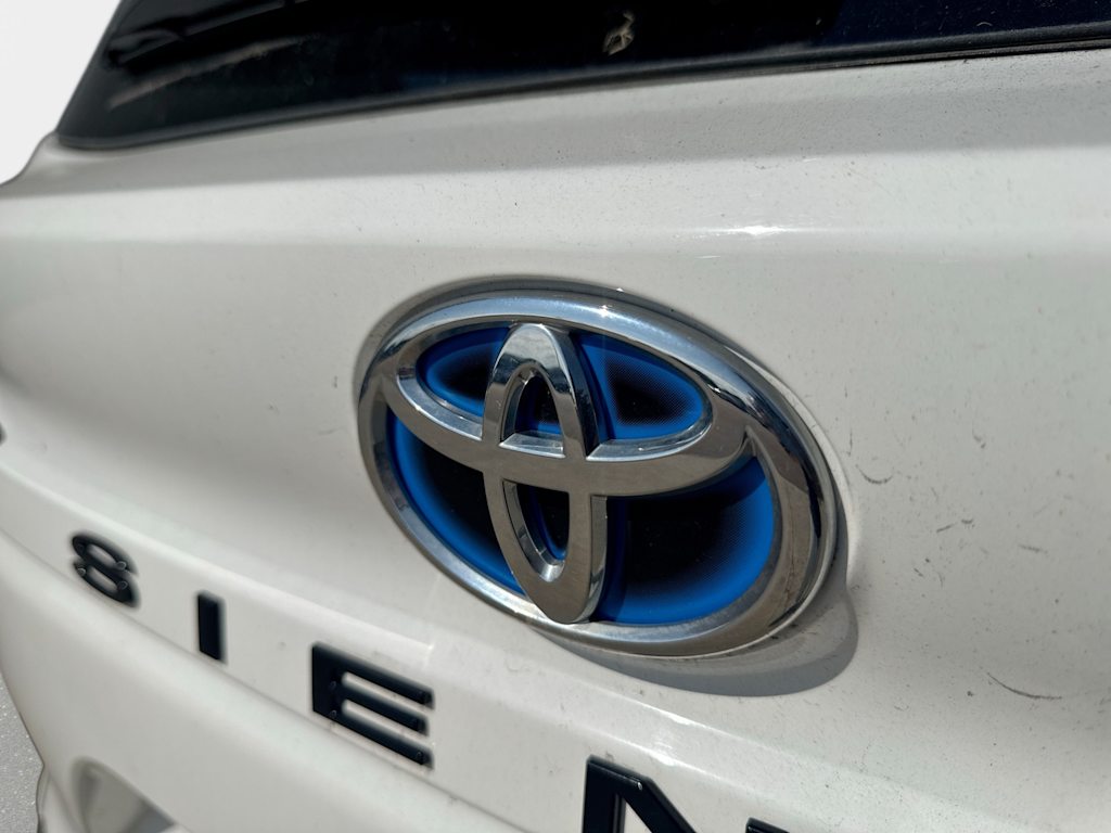 Thumbnail: 2021 Toyota Sienna - 25