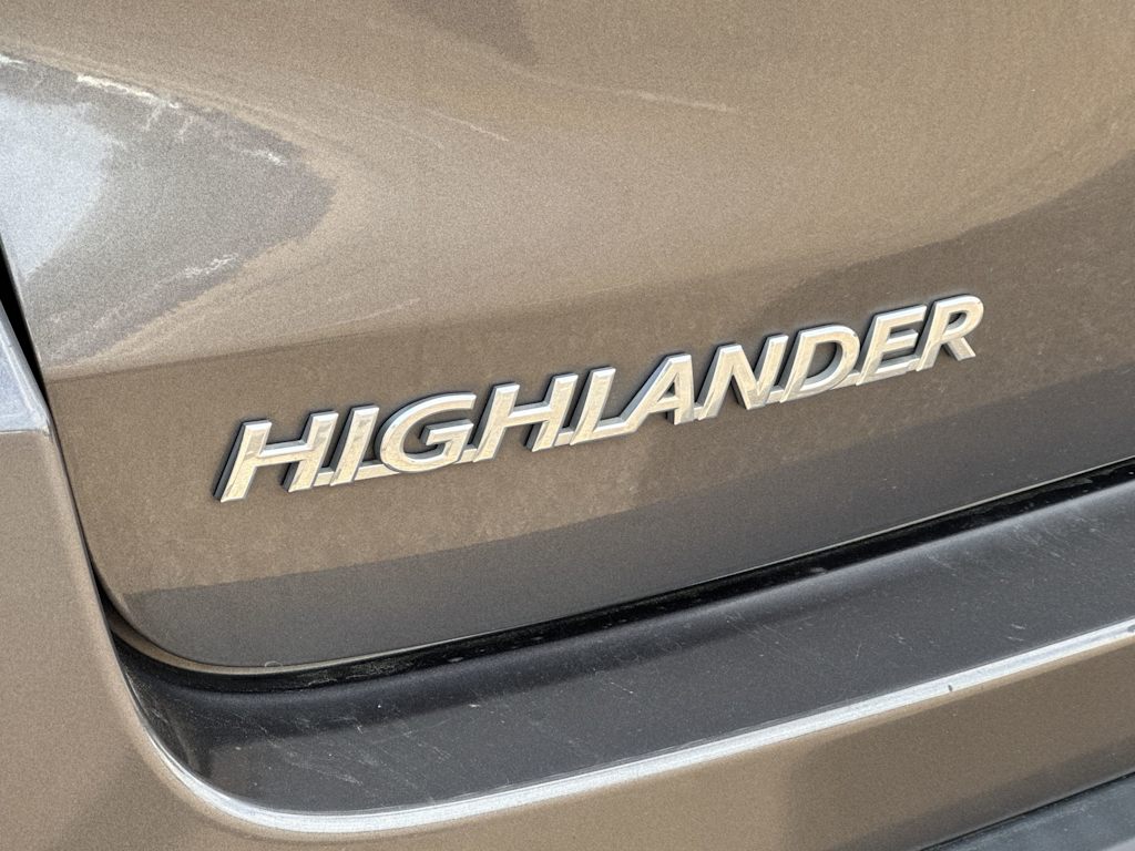 Thumbnail: 2017 Toyota Highlander - 23