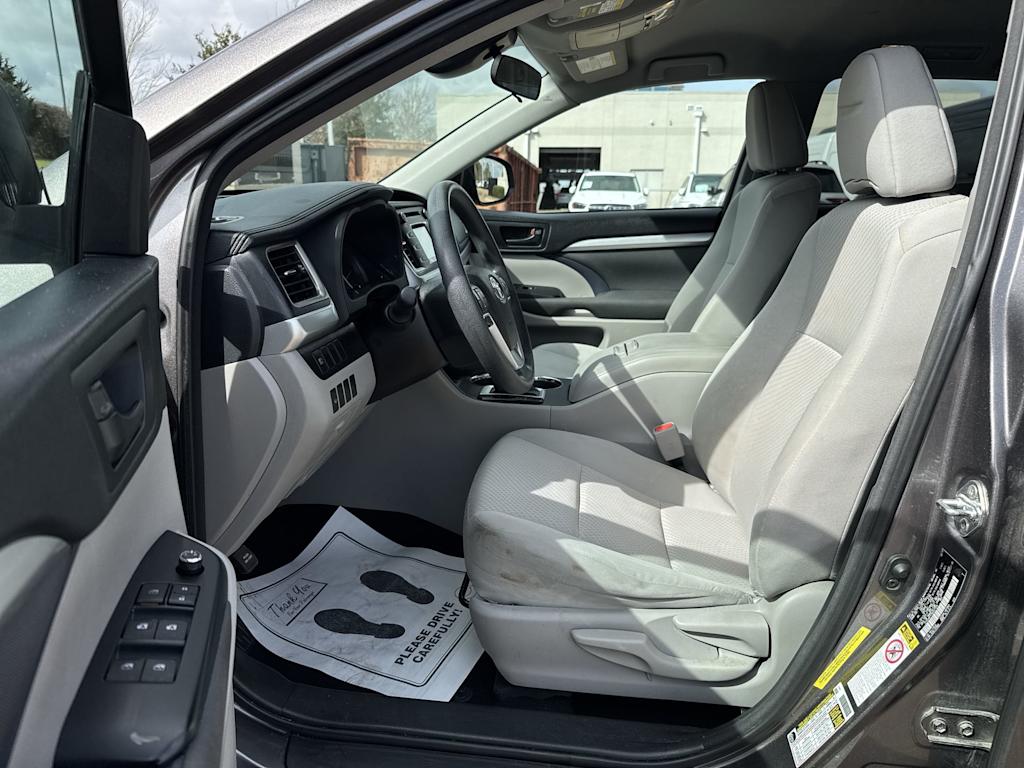 Thumbnail: 2017 Toyota Highlander - 11