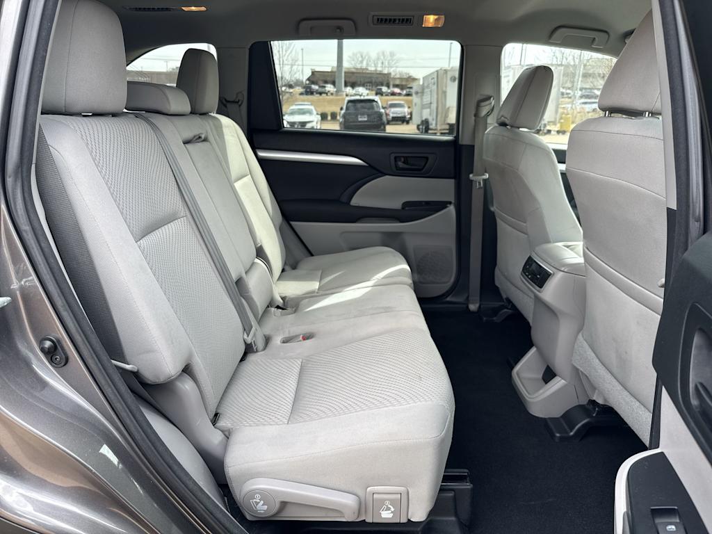 Thumbnail: 2017 Toyota Highlander - 25