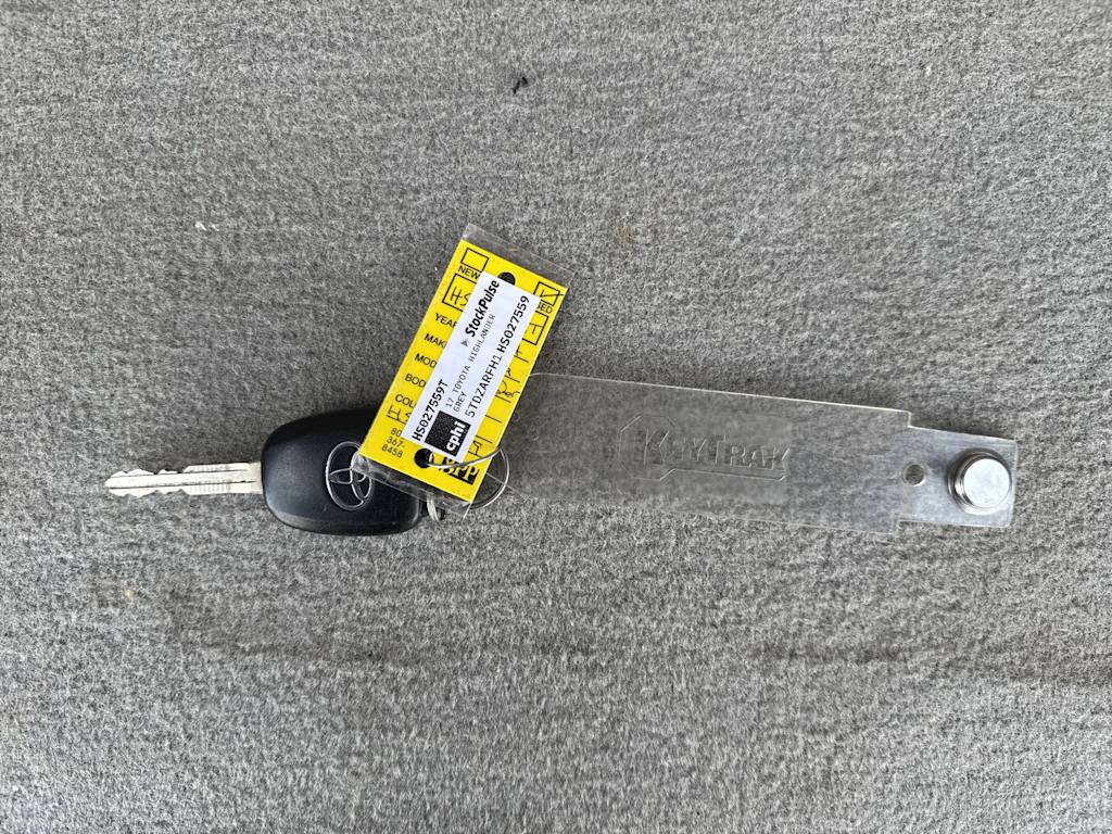 Thumbnail: 2017 Toyota Highlander - 18