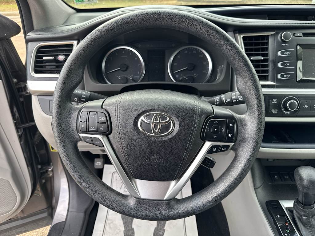 Thumbnail: 2017 Toyota Highlander - 10