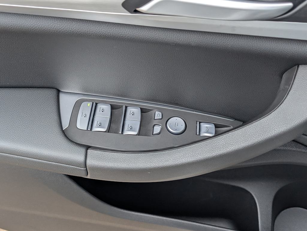 Thumbnail: 2025 BMW X4 - 24