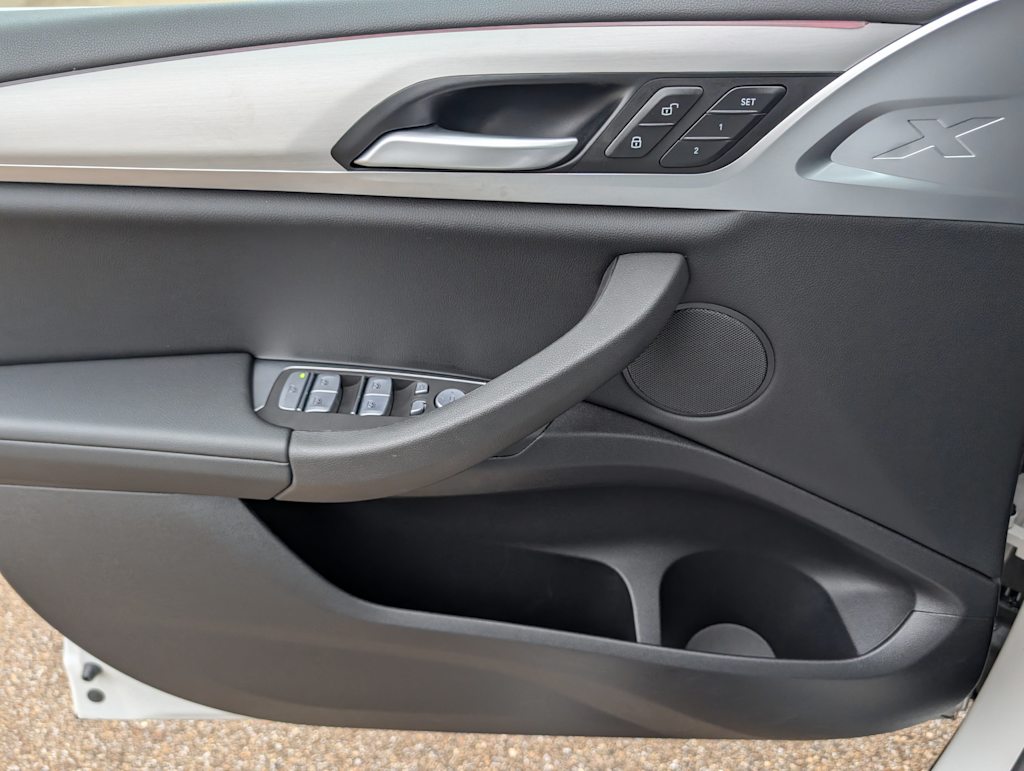 Thumbnail: 2025 BMW X4 - 23