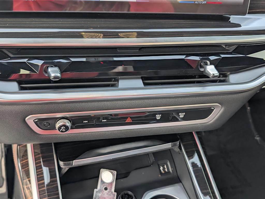 Thumbnail: 2024 BMW X7 - 23