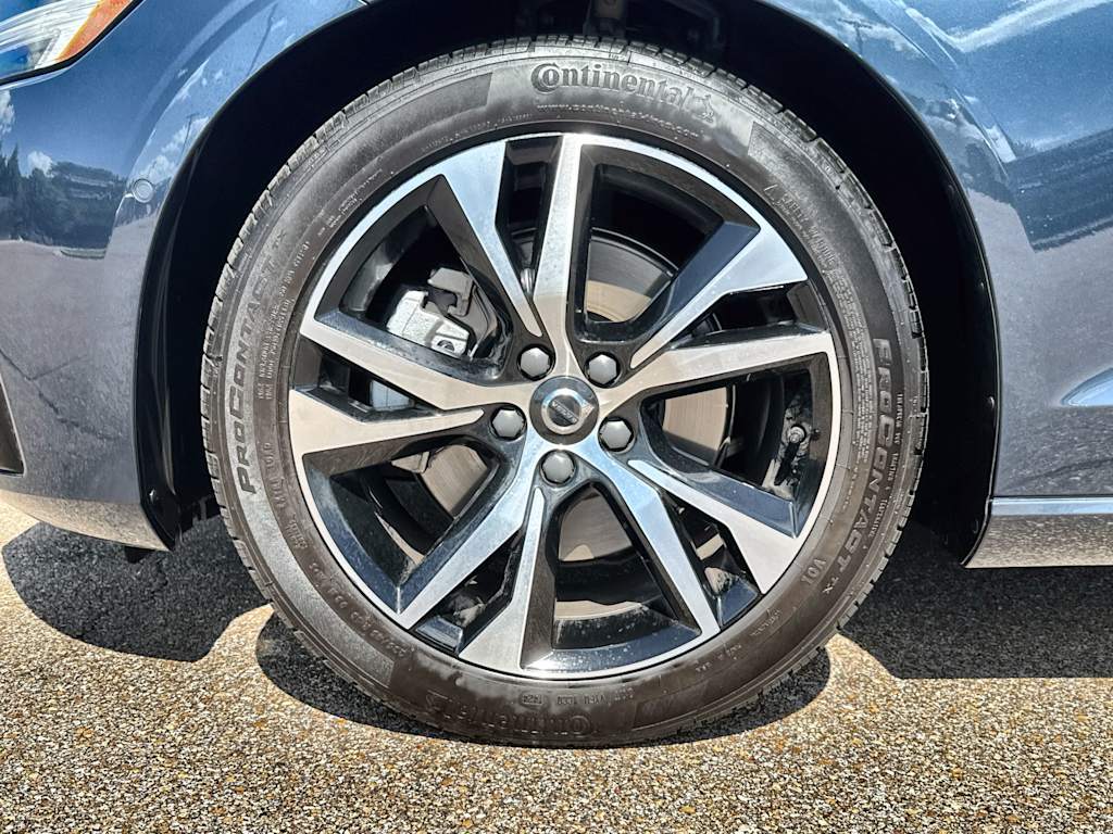 Thumbnail: 2025 Volvo S60 - 8