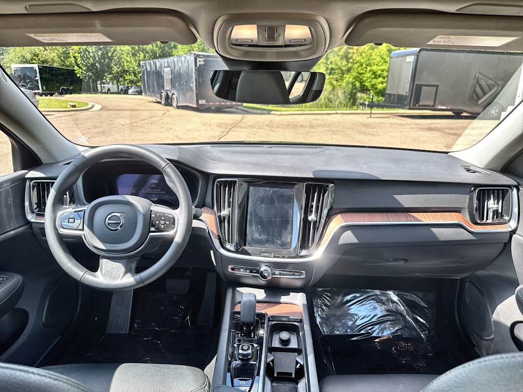Thumbnail: 2025 Volvo S60 - 2