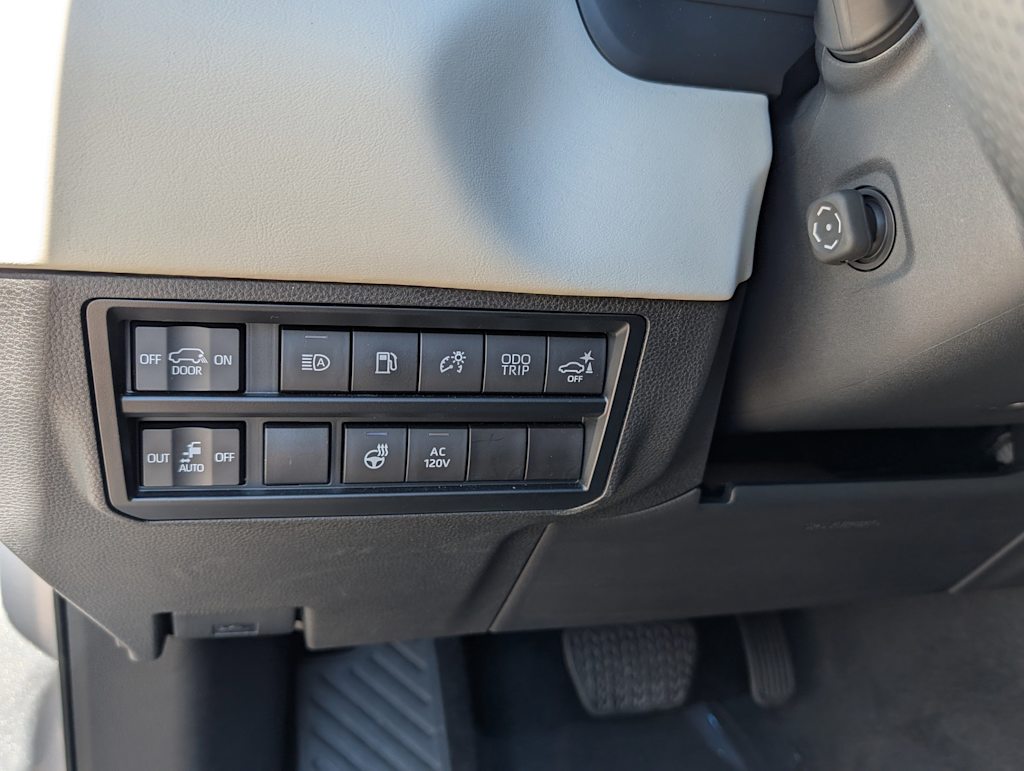 Thumbnail: 2023 Toyota Sequoia - 21