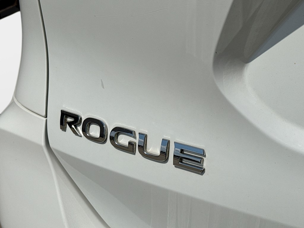 Thumbnail: 2017 Nissan Rogue - 7