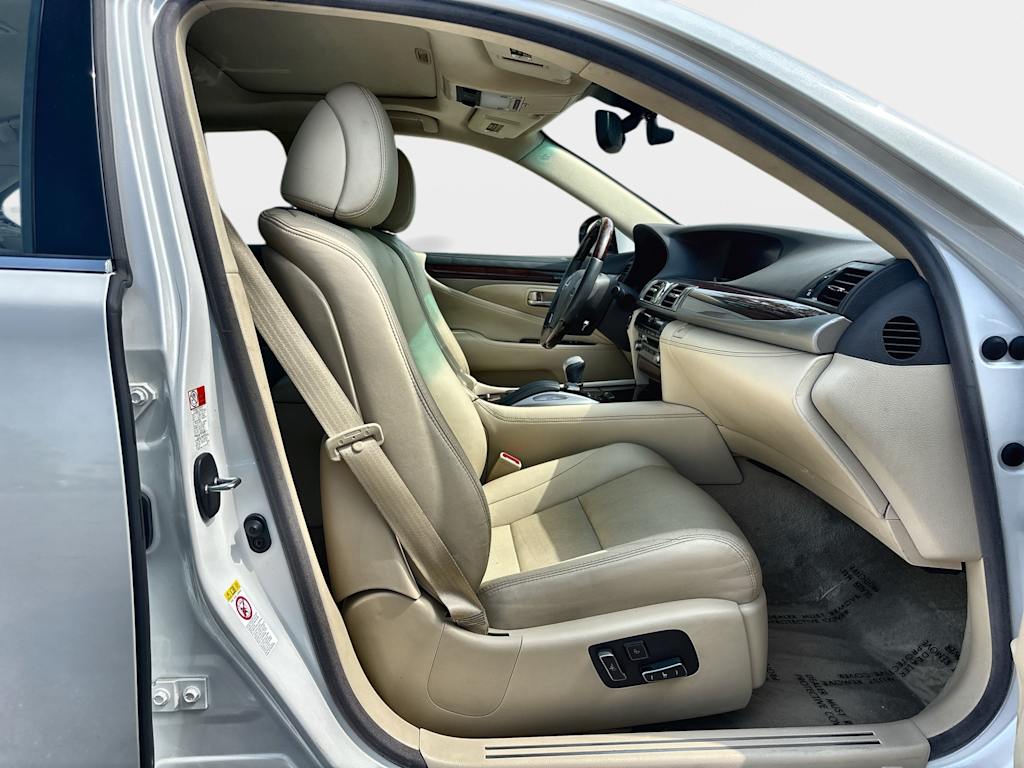 Thumbnail: 2017 Lexus LS - 21