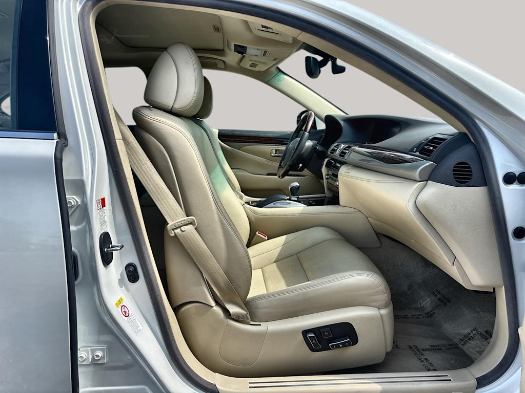 Thumbnail: 2017 Lexus LS - 21
