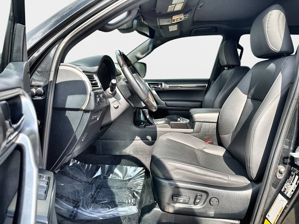 Thumbnail: 2023 Lexus GX - 10