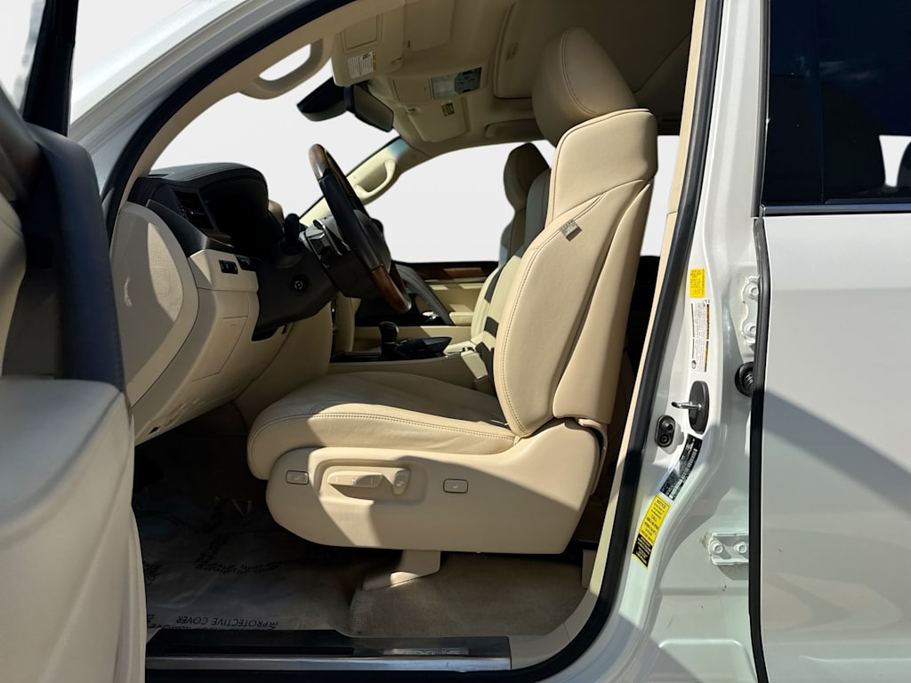 Thumbnail: 2020 Lexus LX - 11