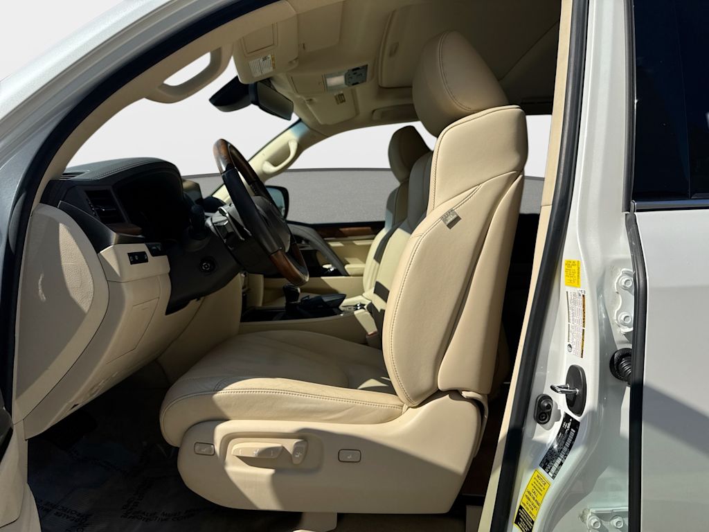 Thumbnail: 2020 Lexus LX - 22