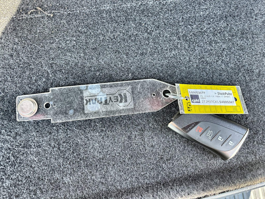 Thumbnail: 2025 Lexus ES - 17