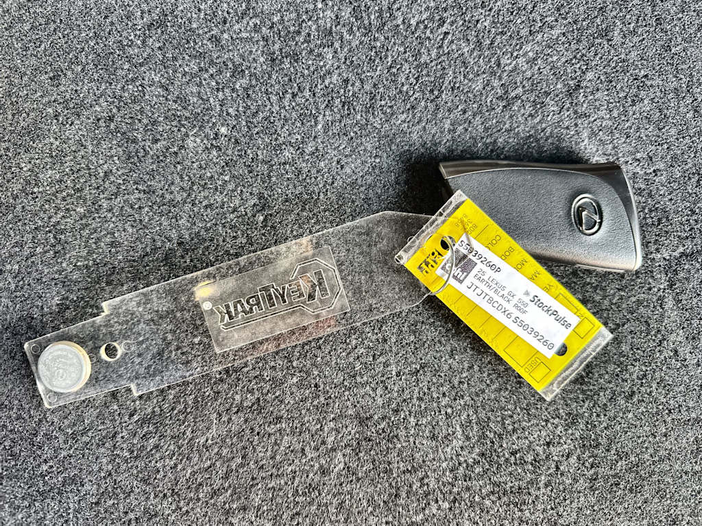 Thumbnail: 2025 Lexus ES - 18