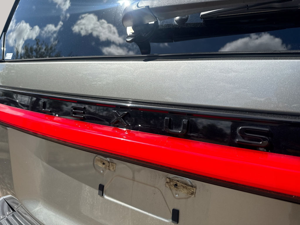 Thumbnail: 2025 Lexus ES - 25
