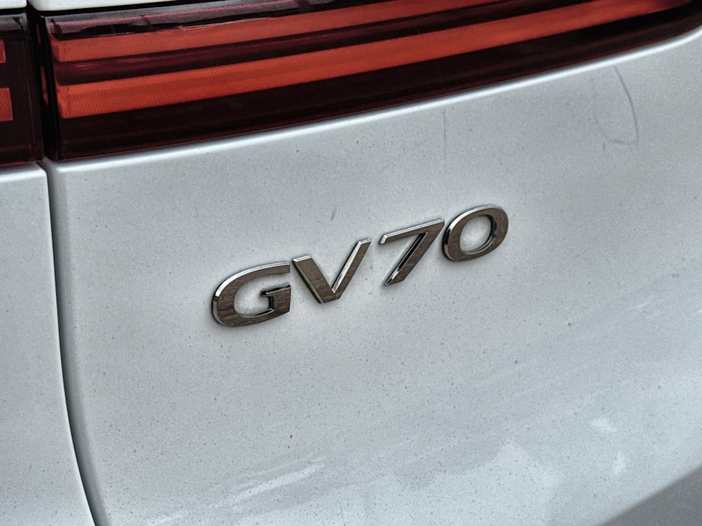 Thumbnail: 2022 Genesis GV70 - 7
