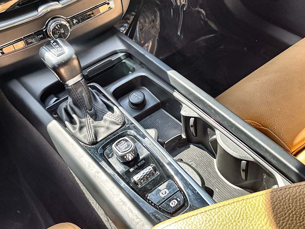 Thumbnail: 2019 Volvo XC60 - 15