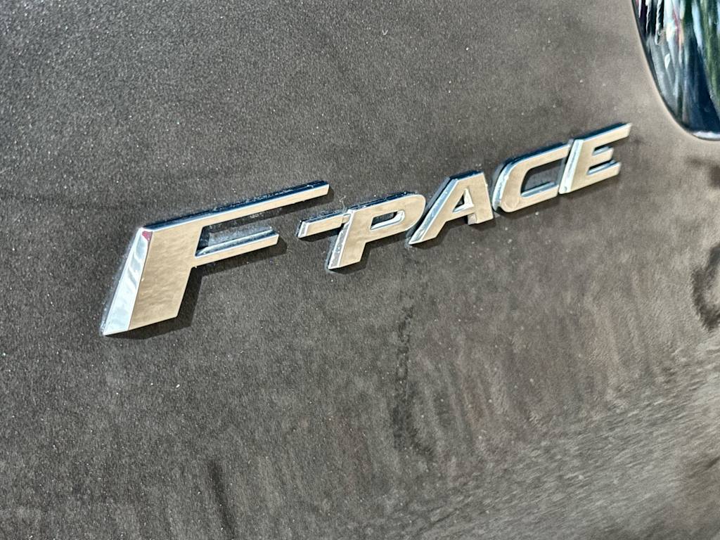 Thumbnail: 2021 Jaguar F-Pace - 7