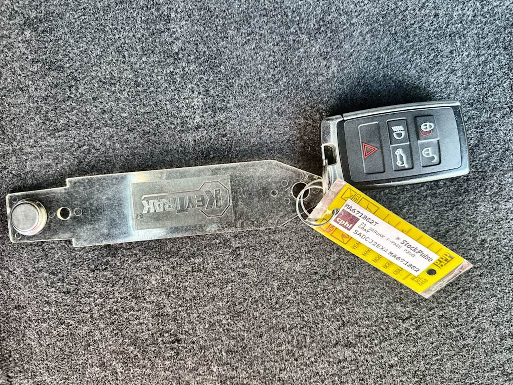 Thumbnail: 2021 Jaguar F-Pace - 18