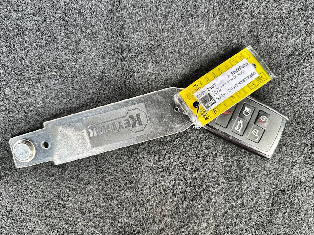 Thumbnail: 2021 Jaguar E-Pace - 17