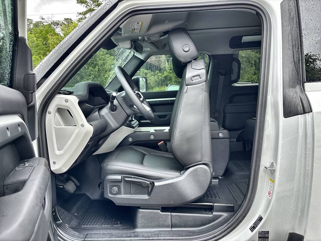 Thumbnail: 2025 Land Rover Defender - 10