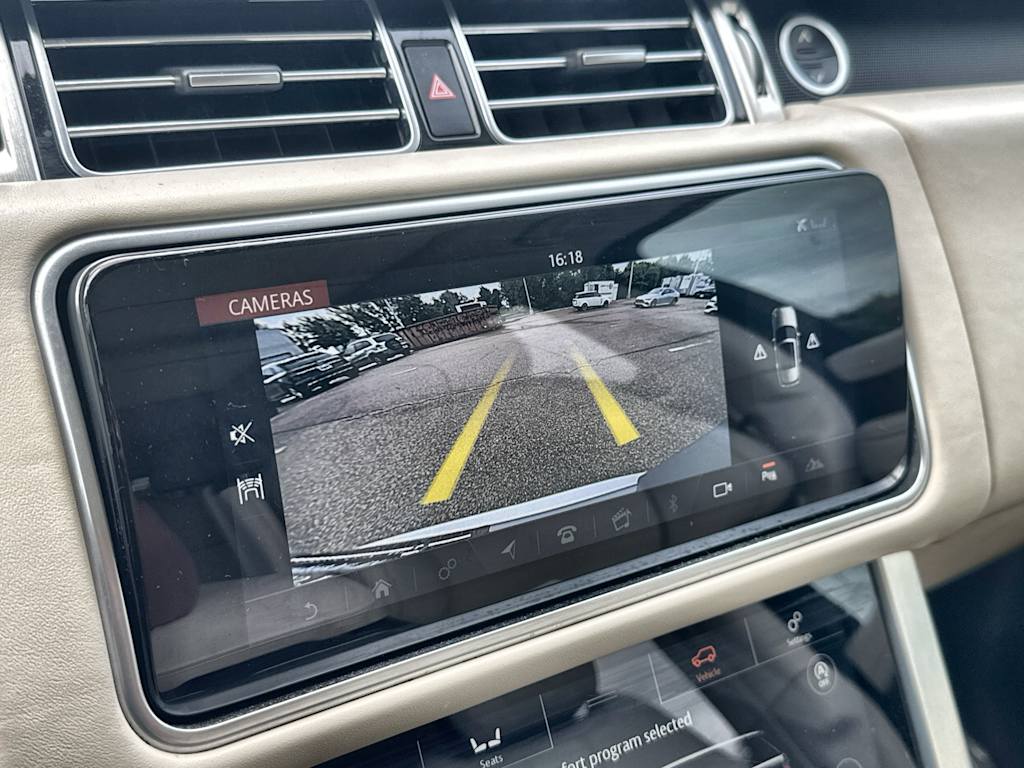 Thumbnail: 2020 Land Rover Range Rover - 14