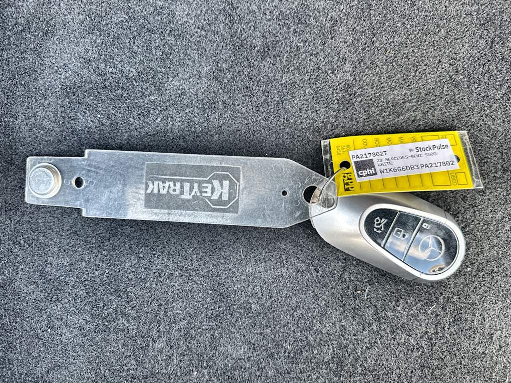 Thumbnail: 2023 Mercedes-Benz S-Class - 17