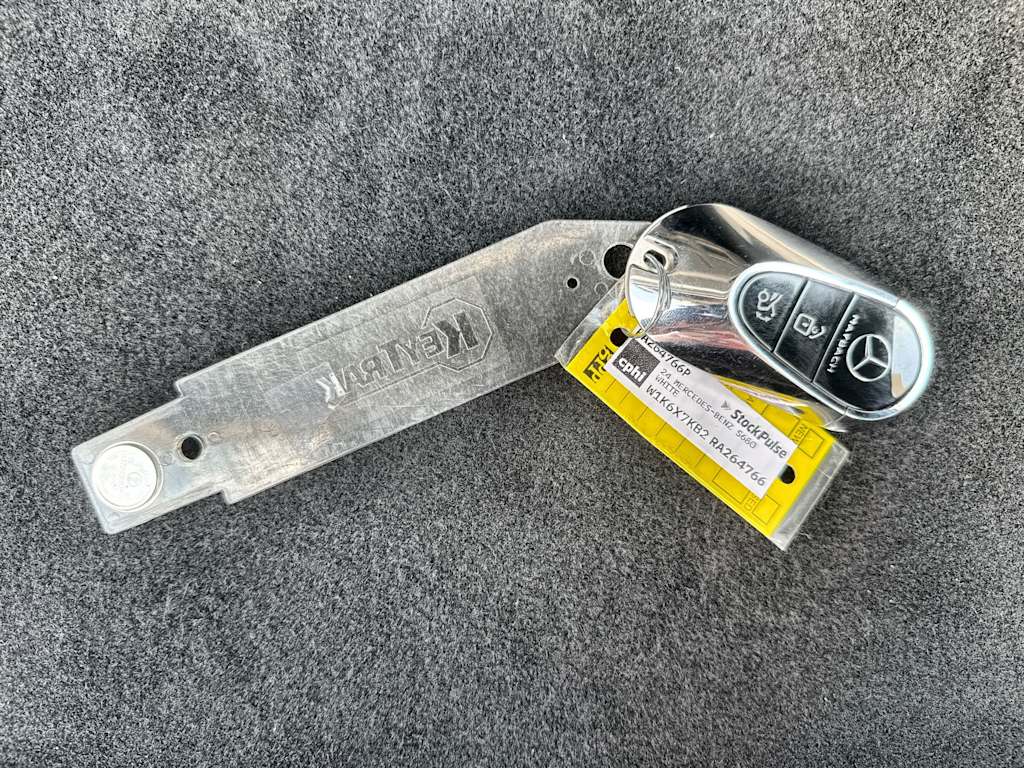 Thumbnail: 2024 Mercedes-Benz S-Class - 15