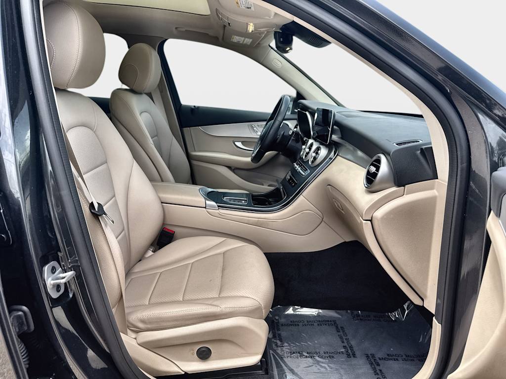 Thumbnail: 2022 Mercedes-Benz GLC - 23