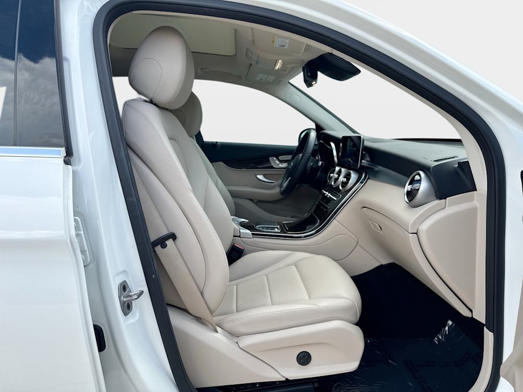 Thumbnail: 2022 Mercedes-Benz GLC - 24