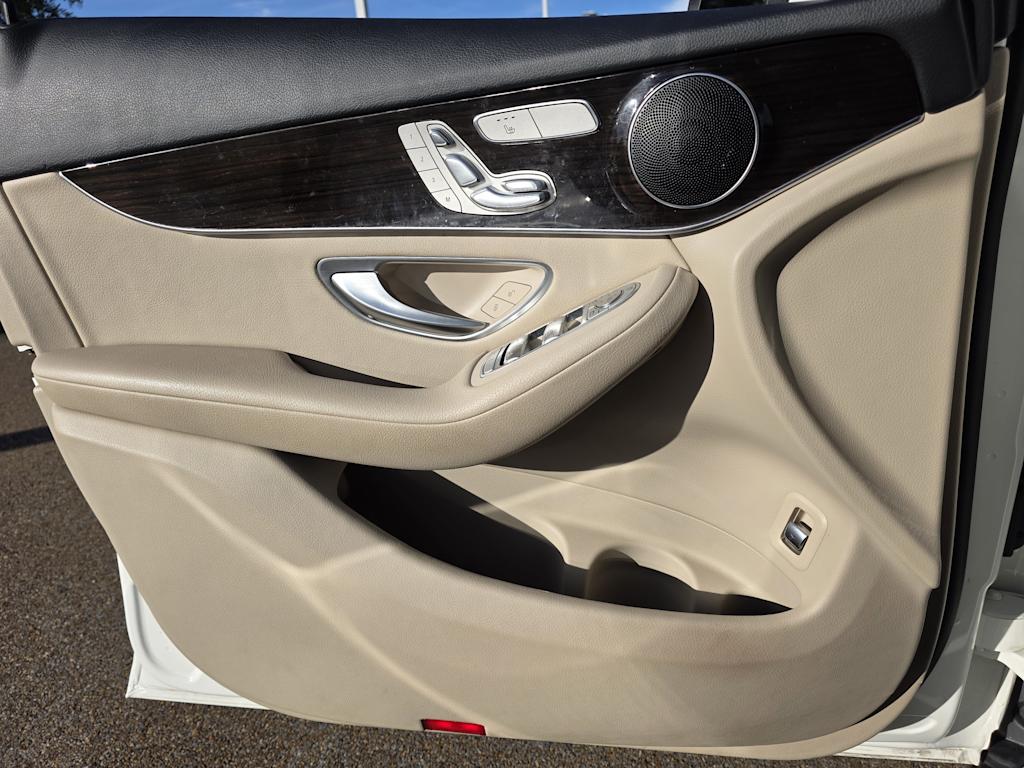 Thumbnail: 2022 Mercedes-Benz GLC - 20