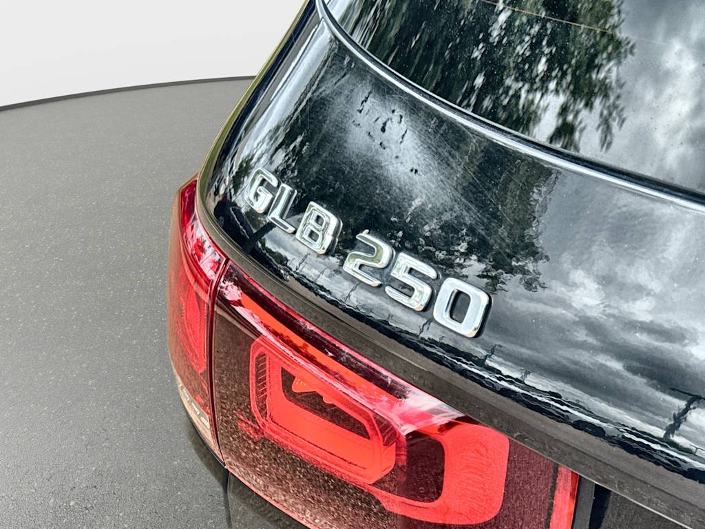 Thumbnail: 2023 Mercedes-Benz GLB - 6
