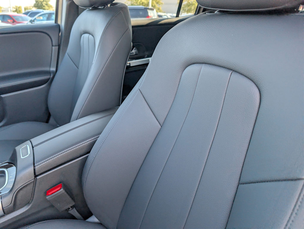 Thumbnail: 2026 Mercedes-Benz GLB - 9