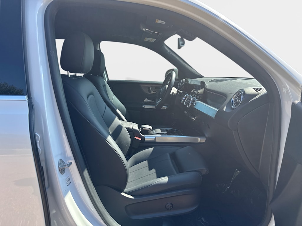 Thumbnail: 2021 Mercedes-Benz GLB - 24