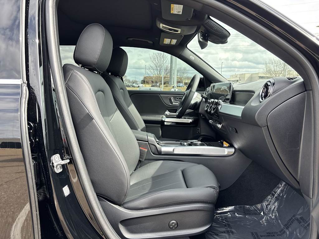 Thumbnail: 2026 Mercedes-Benz GLB - 26