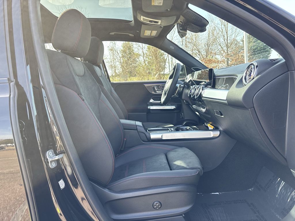 Thumbnail: 2026 Mercedes-Benz GLB - 25