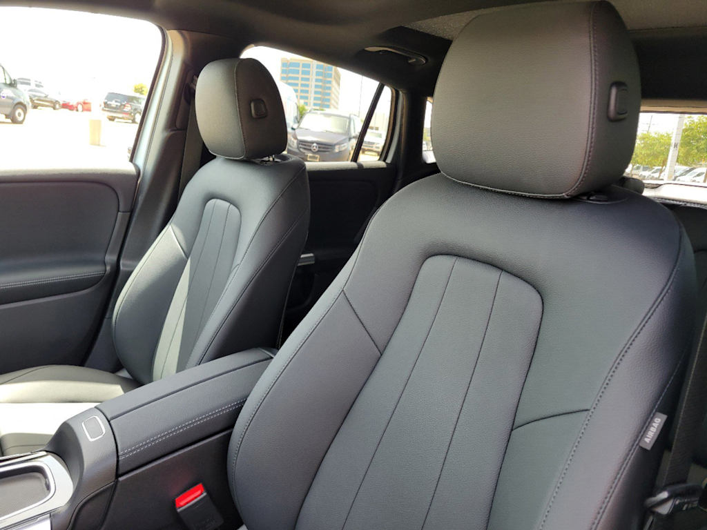 Thumbnail: 2025 Mercedes-Benz GLA - 9