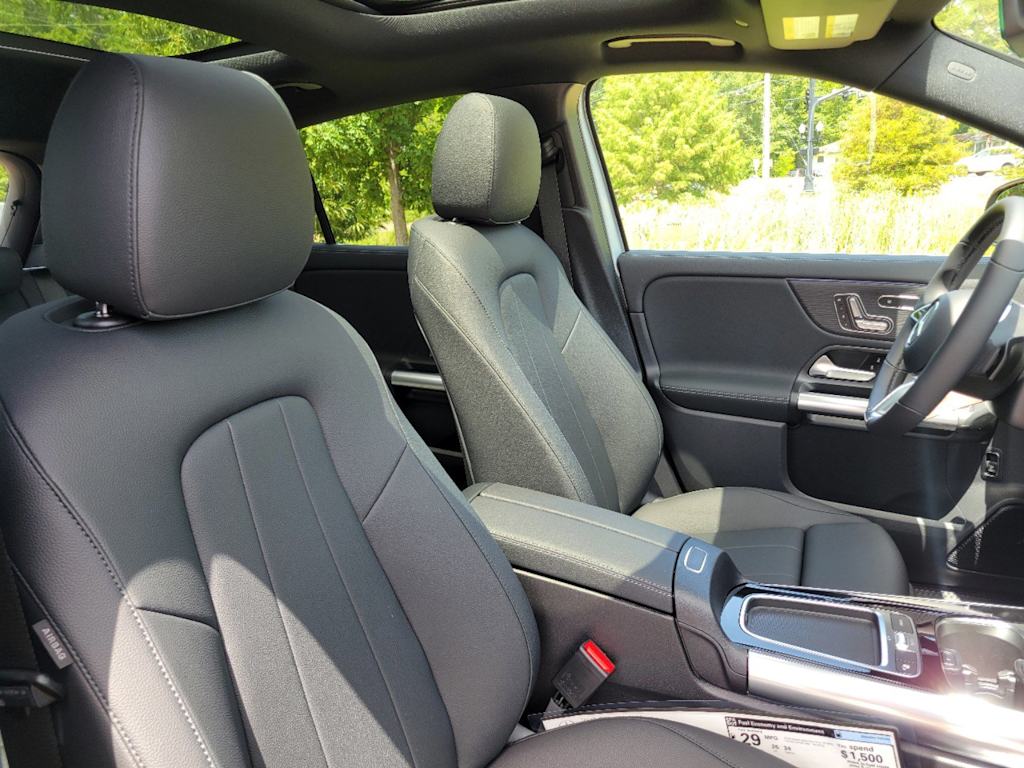 Thumbnail: 2025 Mercedes-Benz GLA - 25