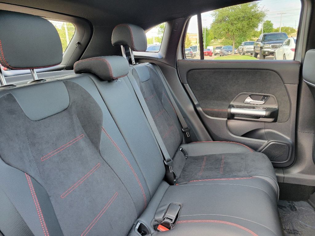 Thumbnail: 2025 Mercedes-Benz GLA - 25