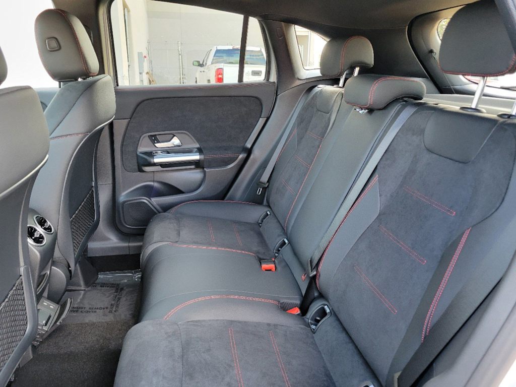 Thumbnail: 2025 Mercedes-Benz GLA - 9