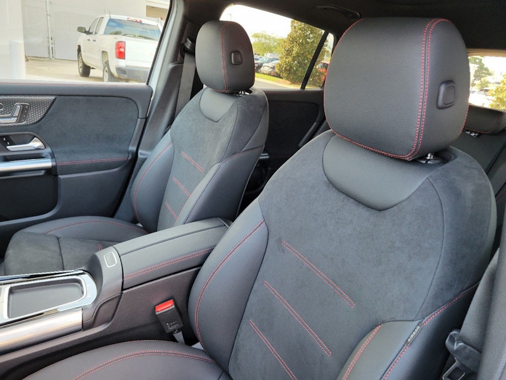 Thumbnail: 2025 Mercedes-Benz GLA - 8