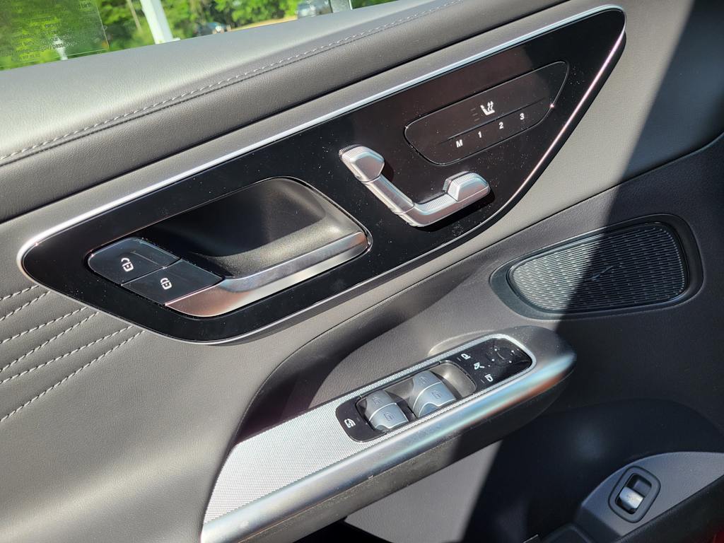 Thumbnail: 2025 Mercedes-Benz GLC - 20