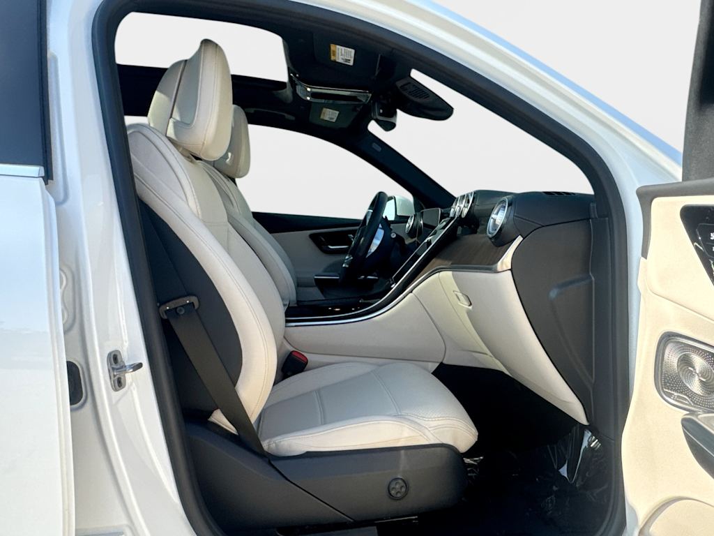 Thumbnail: 2025 Mercedes-Benz GLC - 22