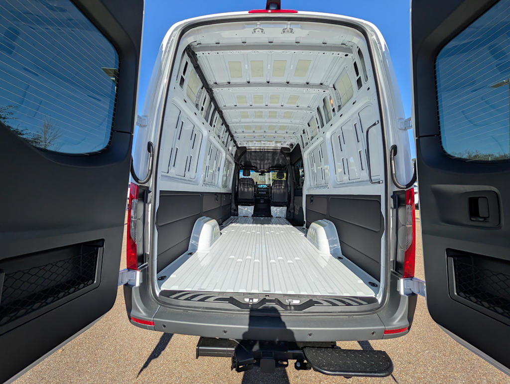 Thumbnail: 2026 Mercedes-Benz Sprinter - 9